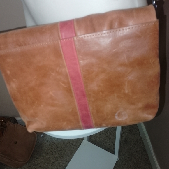 Stylish Tan and Pink Leather Crossbody Bag - Picture 7 of 9